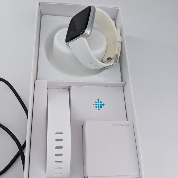 ⛔SOLD⛔ Fitbit Versa Lite - white band - Picture 6 of 12